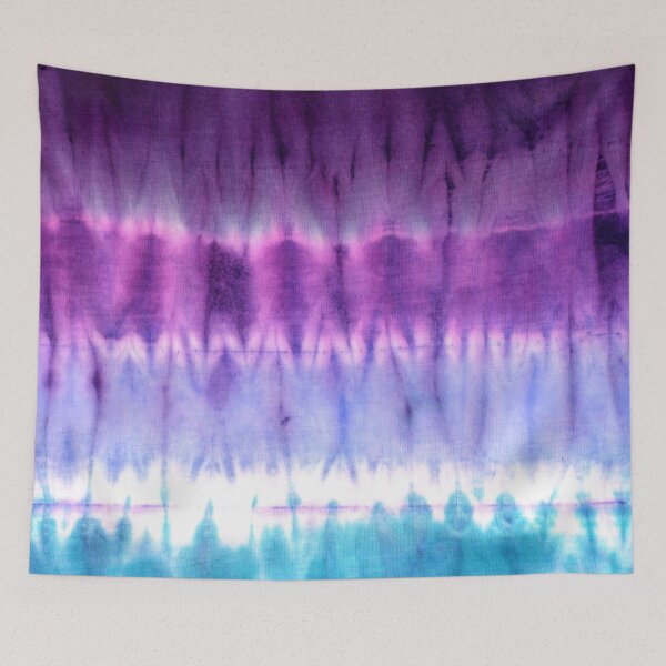 Aperçu de l'œuvre Purple and Blue Ombre Tie-Dye Stripes créée et vendue par Carolina Diaz.