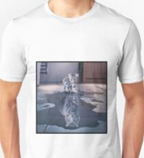 Cat wants to be a tiger ! Unisex T-Shirt