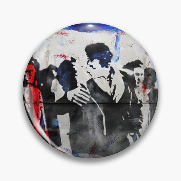 Item preview, Robert Doisneau's famous kiss, one of the most iconic photos, reproduced by Fausto Novelli F&N designed and sold by GudNius.