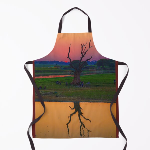 Artikelvorschau, Myanmar. Taungthaman See. Einsamer Baum nach Sonnenuntergang. entworfen und verkauft von vadim19.