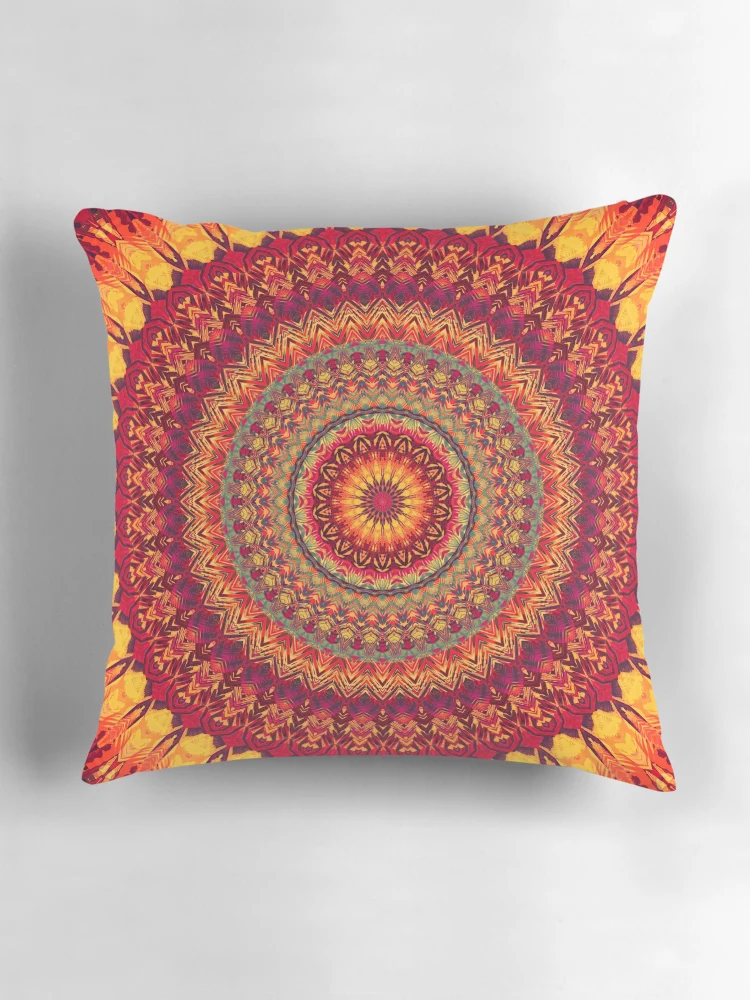 Aperçu 3 sur 4. Coussin avec l'œuvre Mandala 030 créée et vendue par Mandala Of Life.