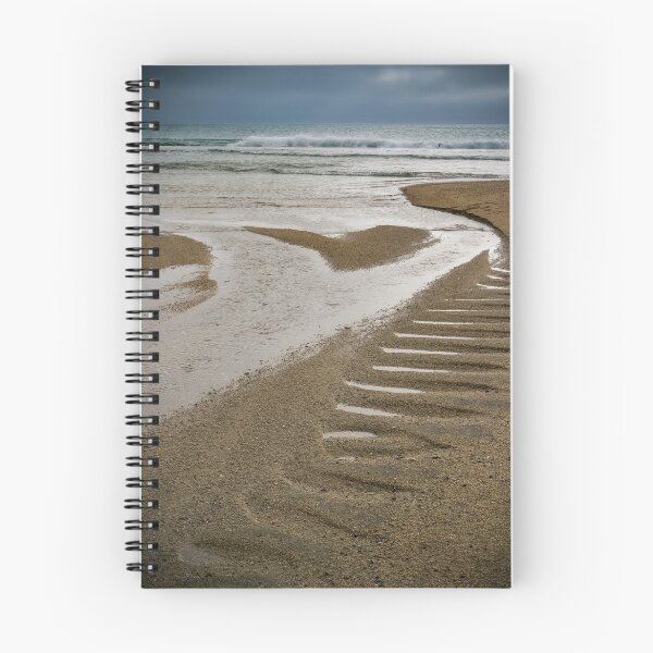 Artikelvorschau, Moody Pentewan Strand, Cornwal entworfen und verkauft von Lucy Davey.