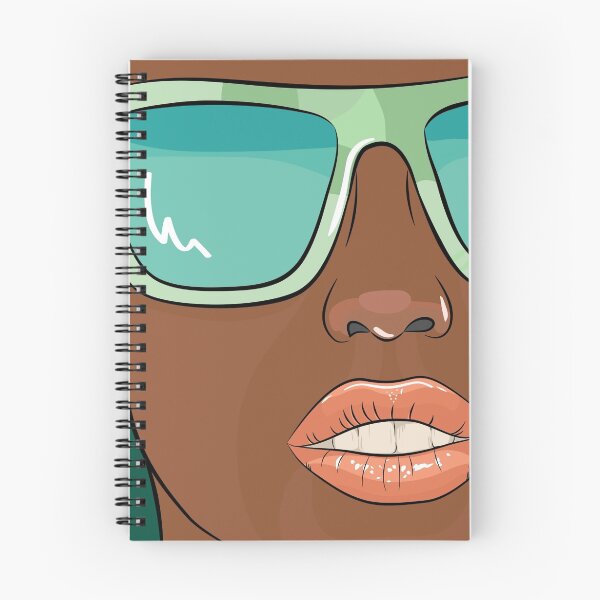 Aperçu de l'œuvre Visage de femme sensuelle avec des lunettes de menthe créée et vendue par TorriPhoto.