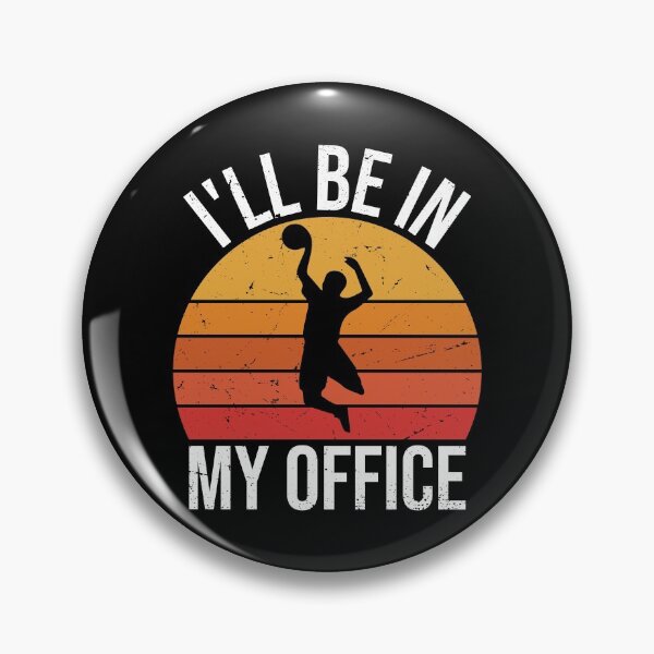 Artikelvorschau, Retro Vintage Ich werde in meinem Büro sein Sport Sonnenuntergang Lustige Basketball Geschenke Spieler entworfen und verkauft von Shop signer.