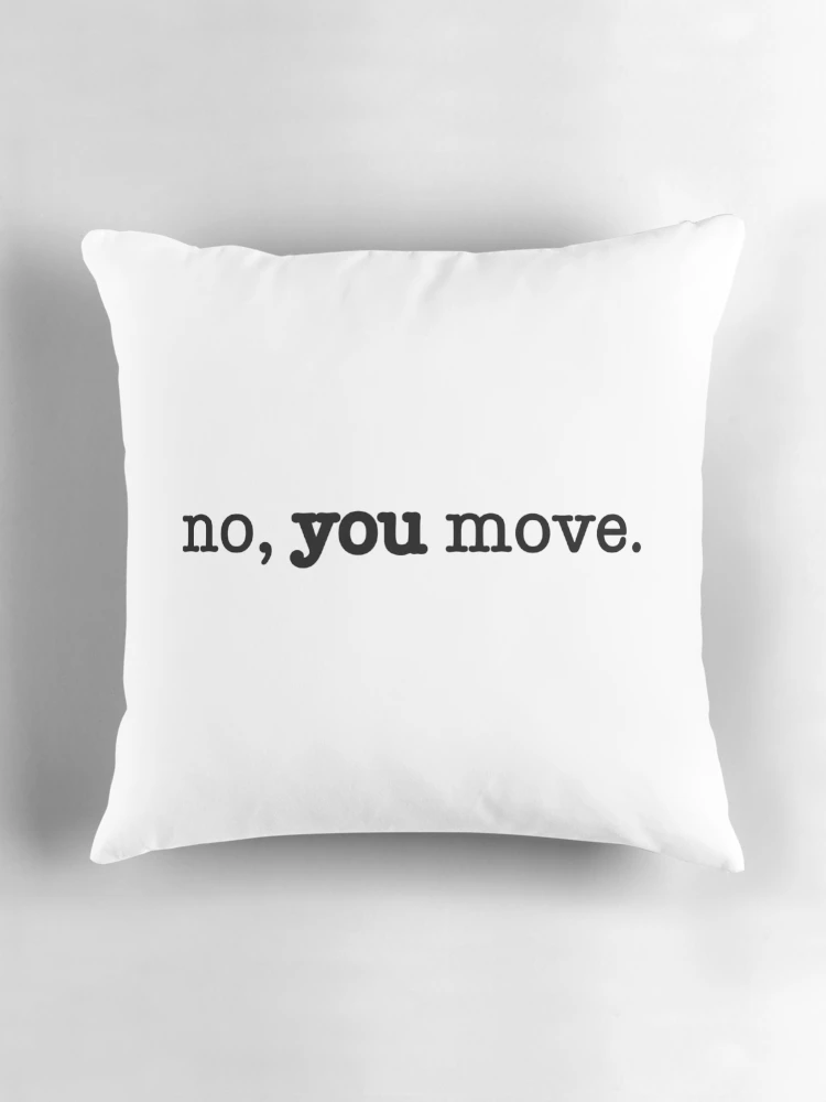 Aperçu 3 sur 4. Coussin avec l'œuvre non, tu bouges. créée et vendue par carterwood.