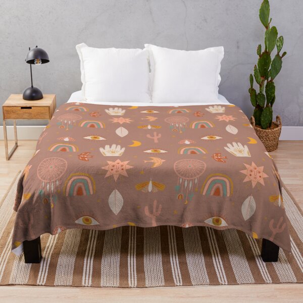Aperçu de l'œuvre Attrape-rêves esthétique bohème, papillon de nuit, fond Rainbow Light Sedona créée et vendue par DesignLabMedia.