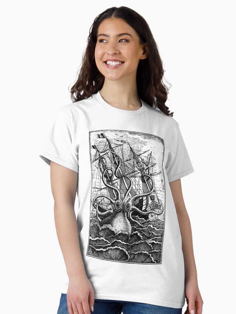 Imagen 1 de 7, Camiseta clásica con la obra Ilustración de barco de ataque Kraken vintage, diseñada y vendida por monsterplanet.