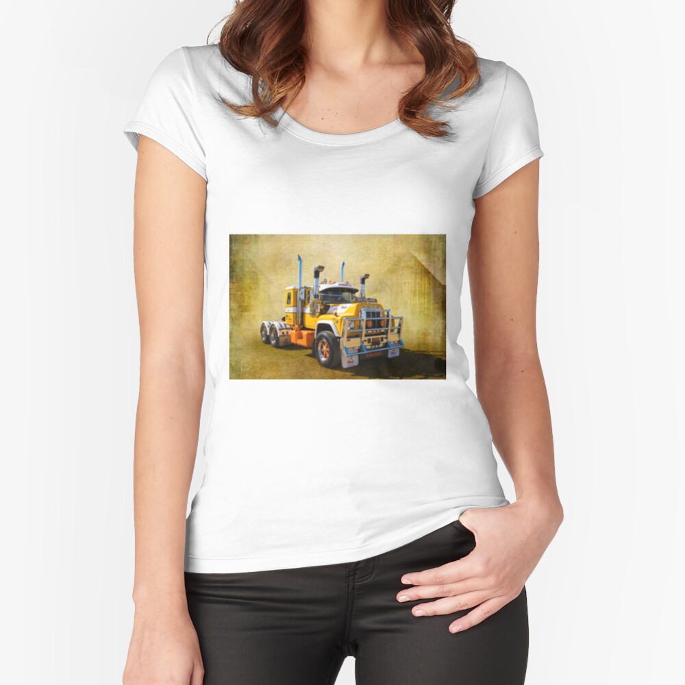 R Model Mack Fitted Scoop T-Shirt