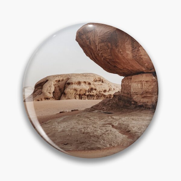 Artikelvorschau, Pilzfelsen im Wadi Rum | Jordanien-Fotografie | Jordanien-Kunstdruck entworfen und verkauft von Melissa Peltenburg.