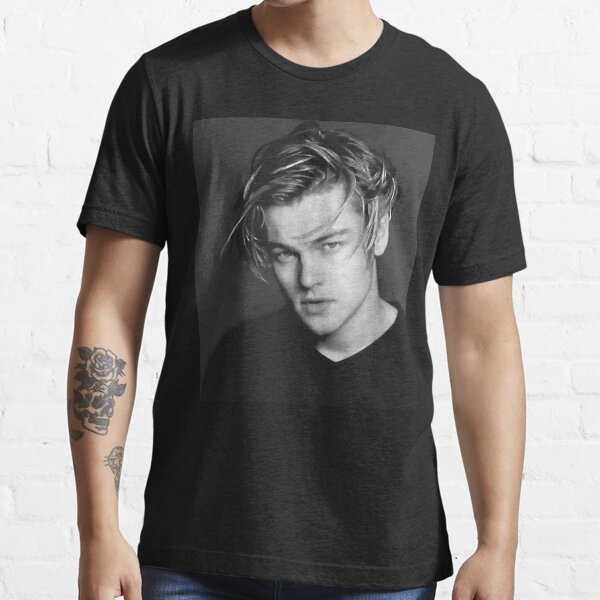 leonardo dicaprio Essential T-Shirt