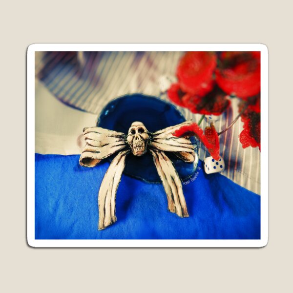 Hollow Yves Classic Dress Bow Magnet
