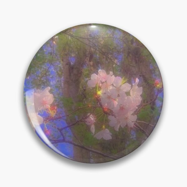 Artikelvorschau, Dreamy flowers in the woods aesthetic entworfen und verkauft von Inaslind.