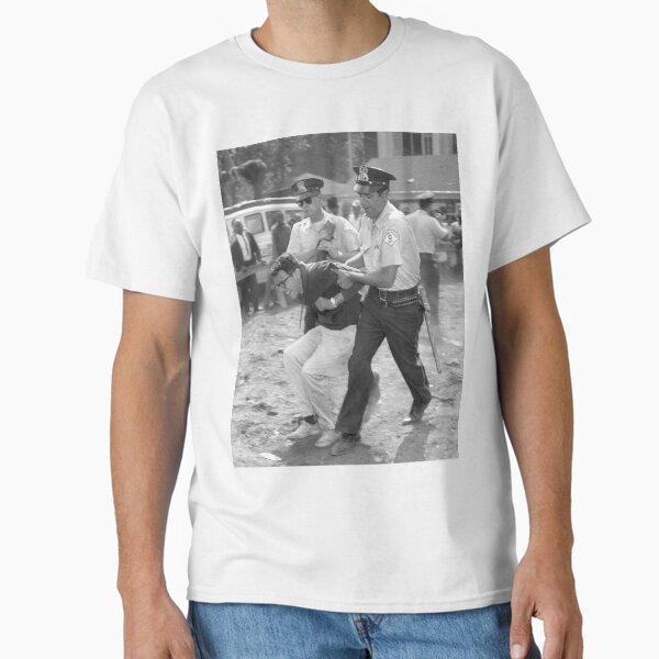 Artikel-Vorschau von Bernie Sanders Chicago Protest Shirt, designt und verkauft von adam686.