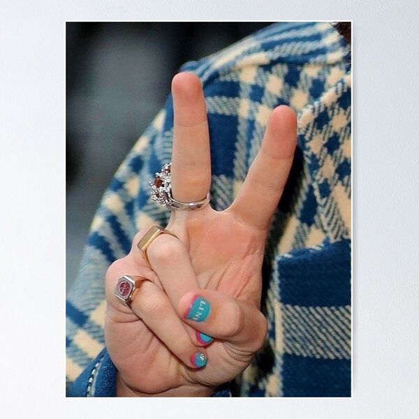 Harry Styles Wearing Rings Styles Aesthetic Hands With Rings Peace