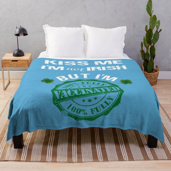 Artikelvorschau, Küss mich, ich bin kein Ire, aber ich bin zu 100% vollständig geimpft - Lustiges Motivationsdesign für Pro-Impfstoffe Pro-Impfungen Frauen Männer, die Pro-Vax-Anwälte sind - Geschenk für Ärzte und Krankenschwestern, die gegen Coronavirus kämpfen entworfen und verkauft von WG-Factory.