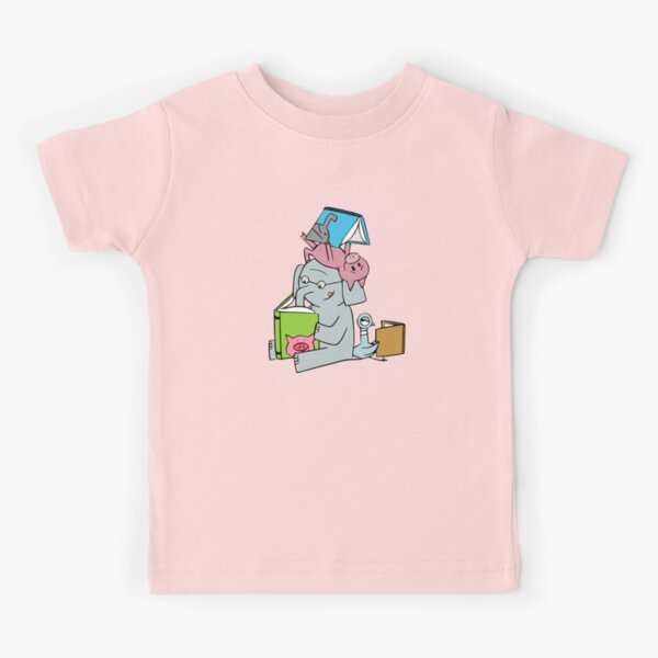 Elephant and Piggie reading. Gerald and Piggie. Kids T-Shirt