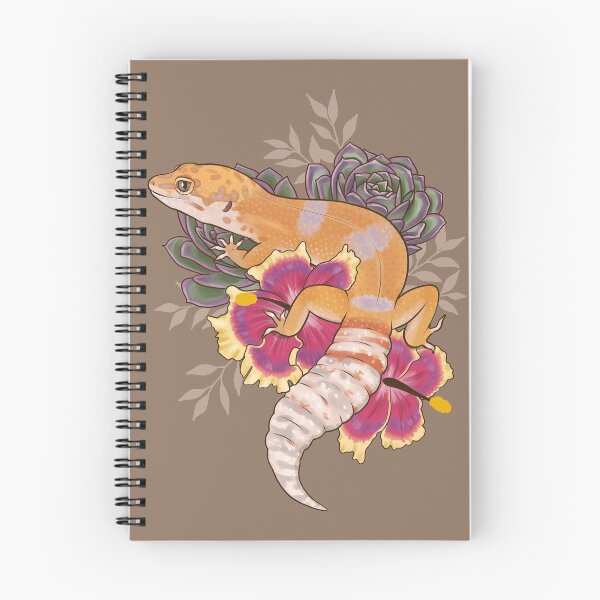 Artikelvorschau, Leopard Gecko mit Sukkulenten und Hibiskus entworfen und verkauft von Paige Penrose.