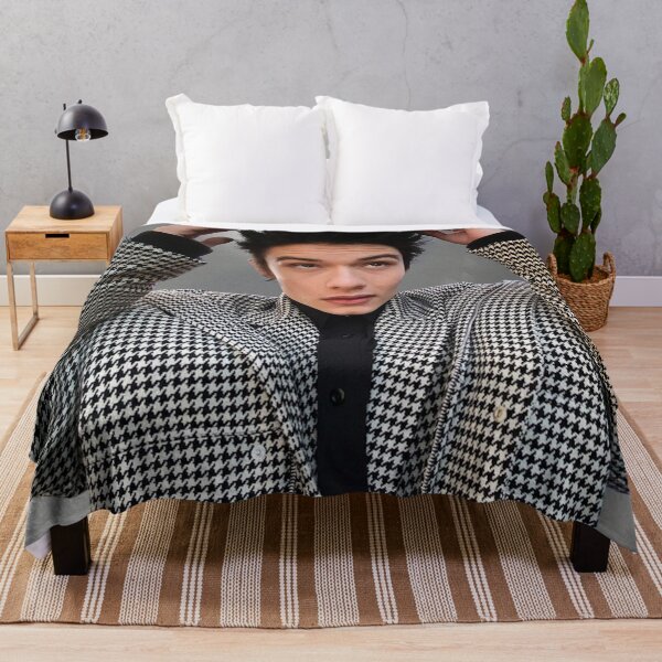 Louis partridge  Throw Blanket for Sale by EmilyM120