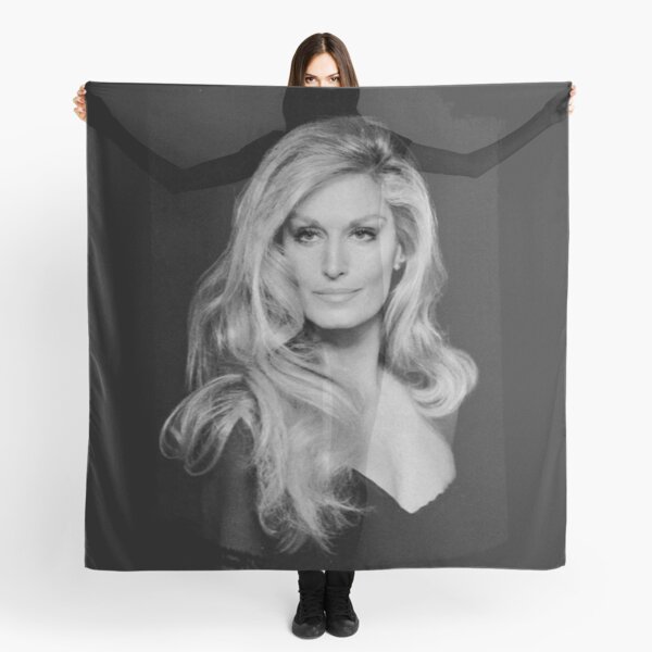Dalida, chanteuse Foulard