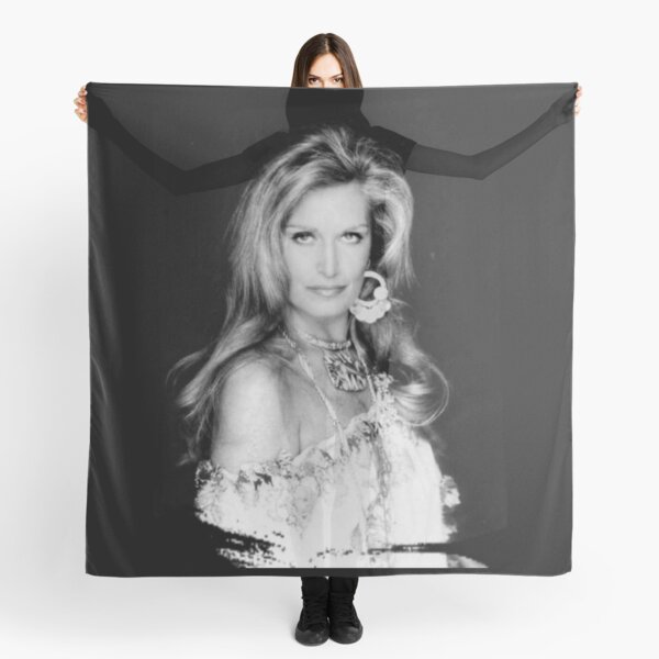 Dalida, chanteuse Foulard
