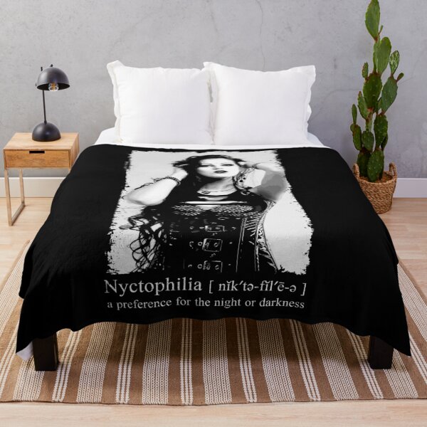 Aperçu de l'œuvre Nyctophilie, Amour des Ténèbres, Conception Occulte Gothique, Fille Goth, Cadeau Occulte créée et vendue par Proverbial Wisdom Design.