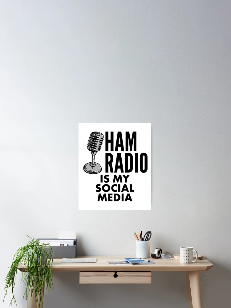 Aperçu 2 sur 3. Poster avec l'œuvre Ham Radio is My Social Media créée et vendue par HalpinDesign.