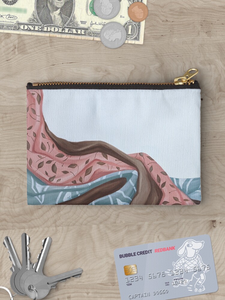Aperçu 3 sur 4. Pochette avec l'œuvre Tableau de tissus à motifs créée et vendue par mallorybernard.