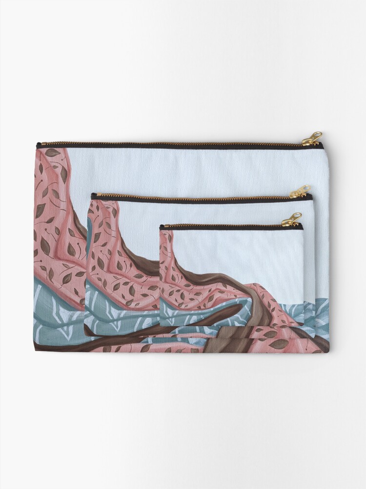 Aperçu 2 sur 4. Pochette avec l'œuvre Tableau de tissus à motifs créée et vendue par mallorybernard.
