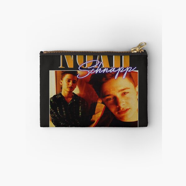 Artikelvorschau, Noah Schnapp 90er Jahre Vintage Schwarz T-Shirt-4500 entworfen und verkauft von LoisCormier.
