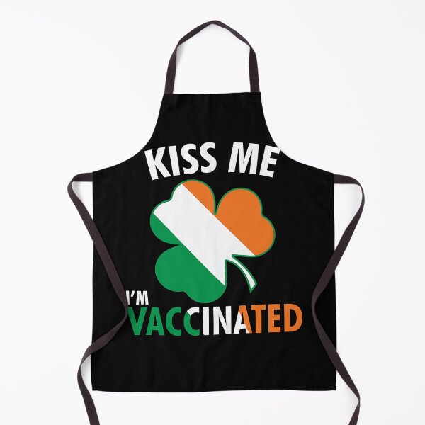 Artikelvorschau, Küss mich, ich bin geimpft Shirt St. Patricks Day 2021 entworfen und verkauft von Mokhe.
