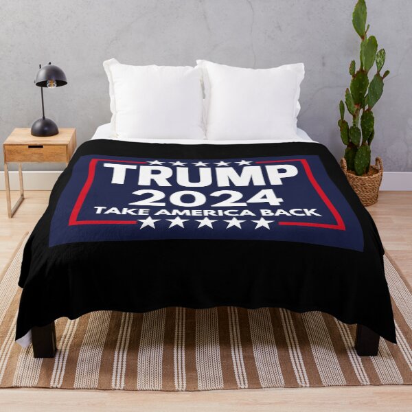 Vista previa del artículo con la obra «Trump 2024 Take America Back Essential», diseñado y vendido por GloryDawn.
