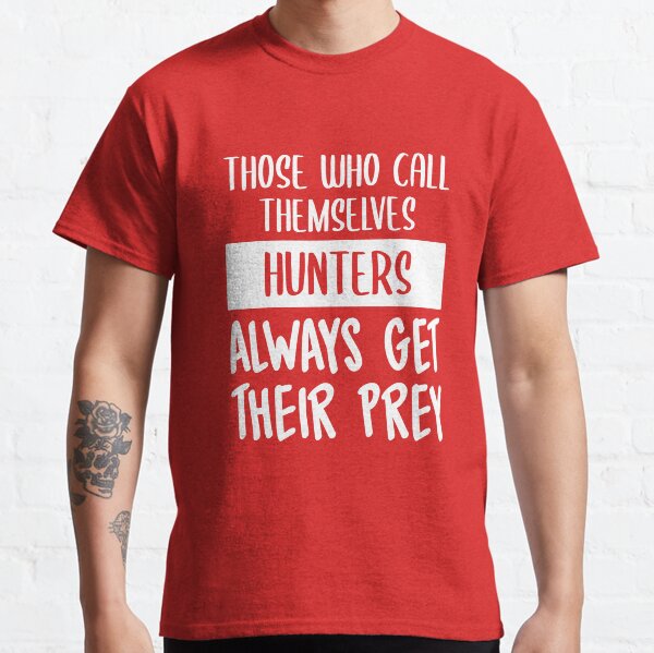 Les chasseurs ont toujours leur proie (BG rouge foncé) T-shirt classique