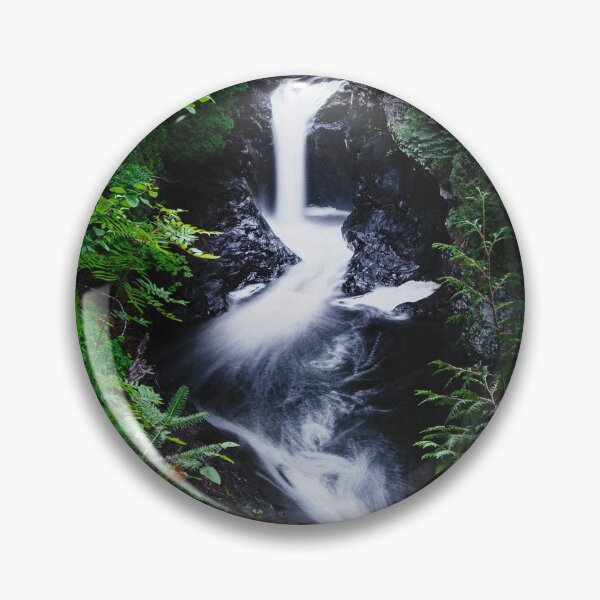 Artikelvorschau, Wasserfall im Wald versteckt entworfen und verkauft von mattgeophoto.