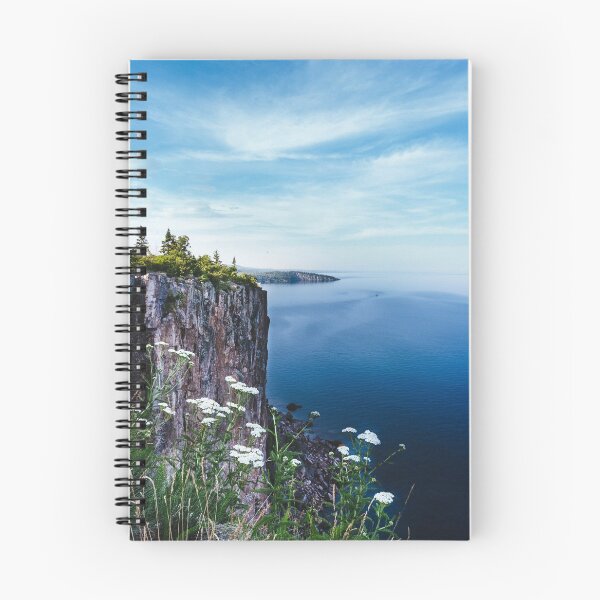Artikelvorschau, Wunderschöner Blue Lake Superior bei Palisade Head entworfen und verkauft von mattgeophoto.