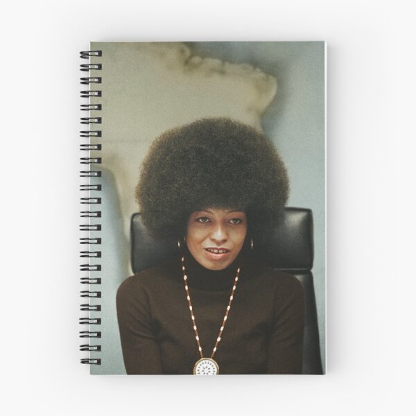Aperçu de l'œuvre un portrait d'Angela Davis créée et vendue par ptitbellone.
