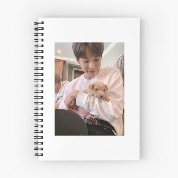 Artikelvorschau, Doyoung mit Welpen entworfen und verkauft von charrypinky.