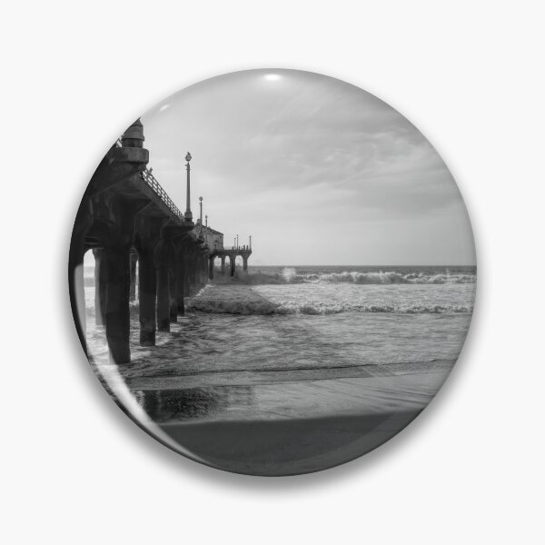 Artikelvorschau, Manhattan Beach Shoreline BW entworfen und verkauft von Elisabeth Lucas.