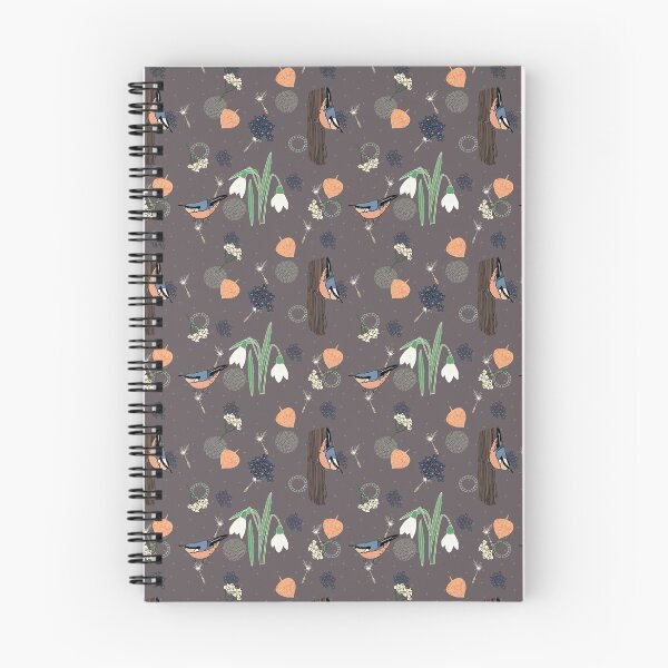 Artikelvorschau, Der kleine Kleiber, ein Schichtmuster mit Vögeln, Schneeglöckchen, Physalis und Texturen, grauer Hintergrund entworfen und verkauft von Naty Design Prague.