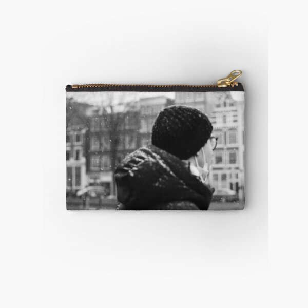 Artikelvorschau, grayscale photo of woman in knit cap and scarf entworfen und verkauft von buucake.
