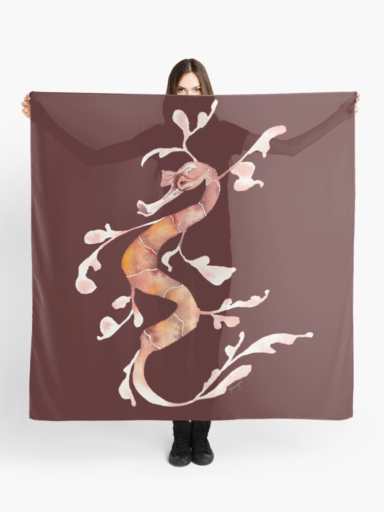 Imagen 1 de 3, Pañuelo con la obra Dragón de mar, diseñada y vendida por Mistybosk.