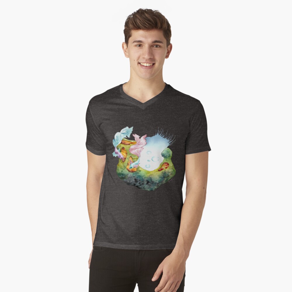 Vista previa del artículo con la obra «Camiseta de cuello en V», diseñado y vendido por Mistybosk.