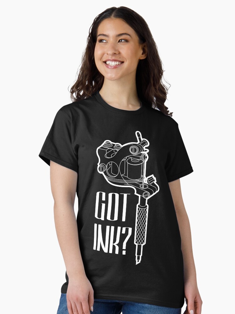Imagen 1 de 7, Camiseta clásica con la obra Maquina de tatuaje, diseñada y vendida por satoriartwork.