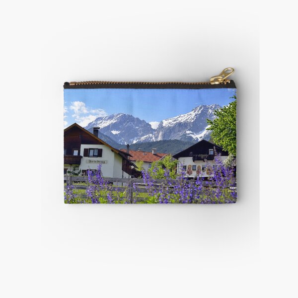 Artikelvorschau, Schönheit des alpinen Dorfes entworfen und verkauft von Elzbieta Fazel.