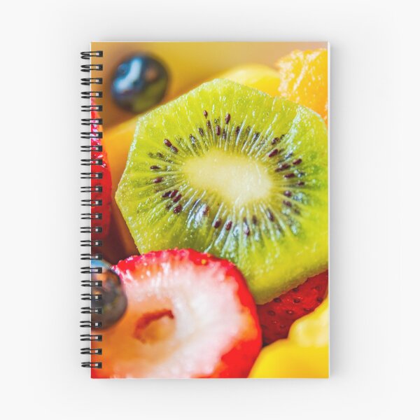 Artikelvorschau, Kiwis Erdbeeren Blaubeeren entworfen und verkauft von Roselyn Shoko.