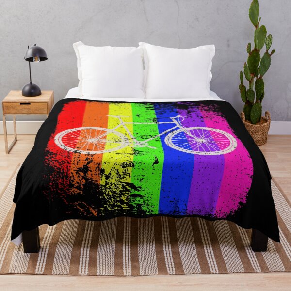 Artikelvorschau, Retro Gebraucht Look Fahrrad mit gebrauchtem Look Regenbogen Hintergrund entworfen und verkauft von ngrafik.