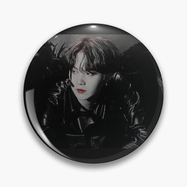 Artikelvorschau, dunkel entworfen und verkauft von Pettitcherry.