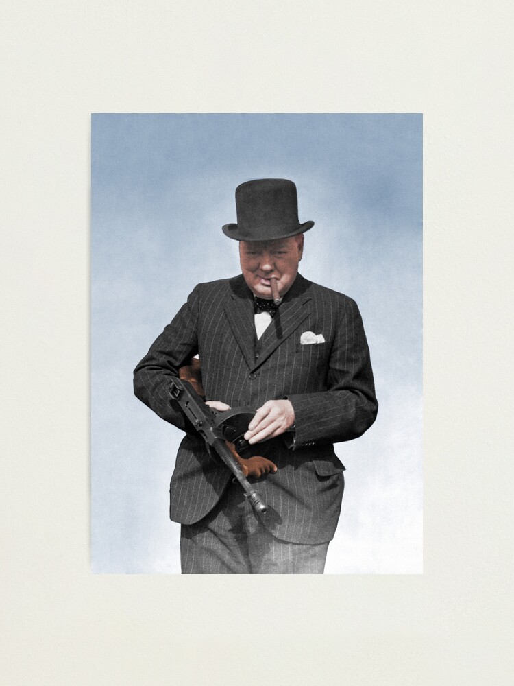 Thumbnail 1 von 3, Fotodruck, Winston Churchill inspiziert eine Tommy Gun – 2. Weltkrieg – 1940 koloriert designt und verkauft von warishellstore.