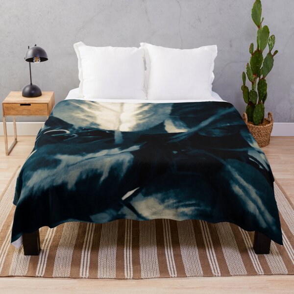 Artikelvorschau, Ficus Leaves-Navy entworfen und verkauft von Designs By YL.