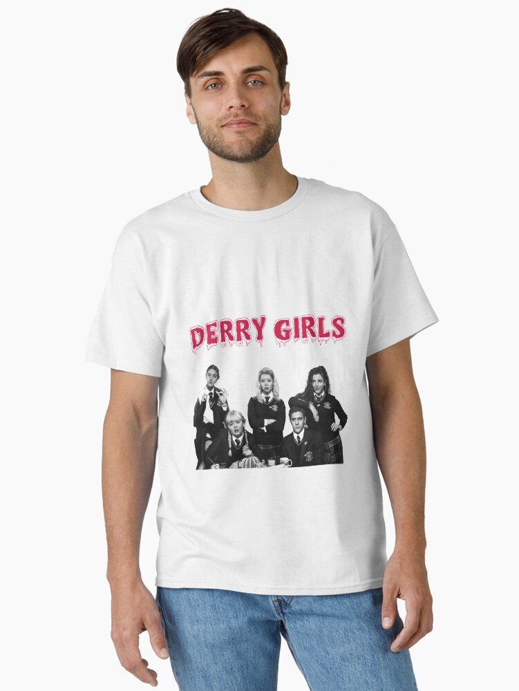 Imagen 1 de 7, Camiseta clásica con la obra chicas derry, diseñada y vendida por fakehala.