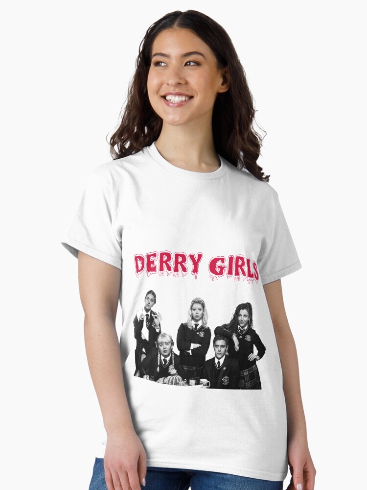 Imagen 2 de 7, Camiseta clásica con la obra chicas derry, diseñada y vendida por fakehala.